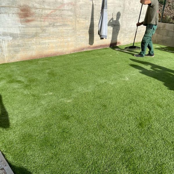 INSTALACION CESPED ARTIFICIAL